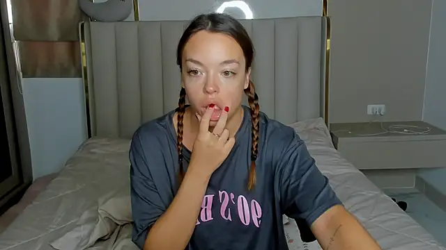 stellaa quenn online show from April 2026 12:13:02 AM