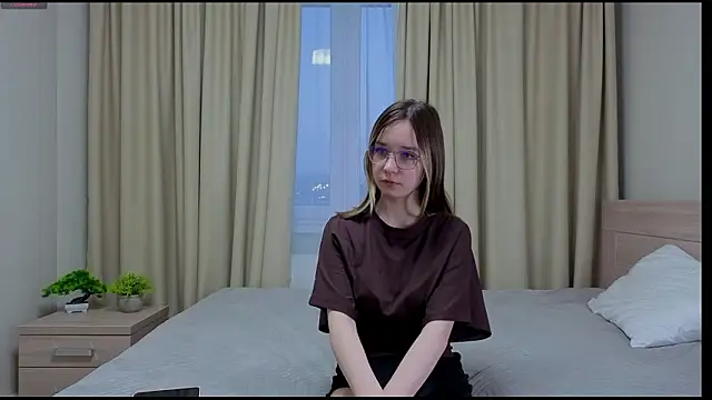 alorenna online show from March 2026 03:15:02 PM