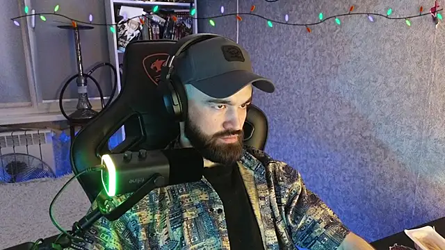 Snapshot of _Mostly_ chatting on February 2026 04:43:02 PM Mostly online show from February 2026 04:43:02 PM