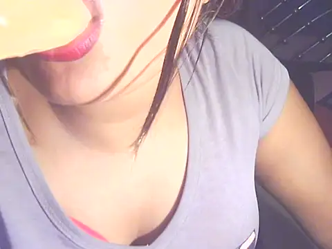 Nusrat Faria online show from May 2026 09:43:01 PM