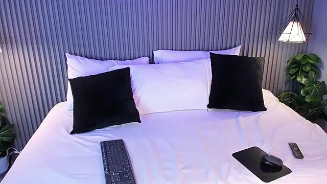 Yalezka  online show from April 2026 04:12:01 AM