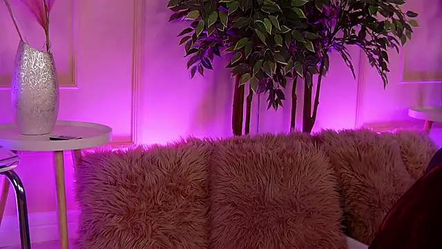 CrystalRedd online show from February 2026 06:03:02 AM