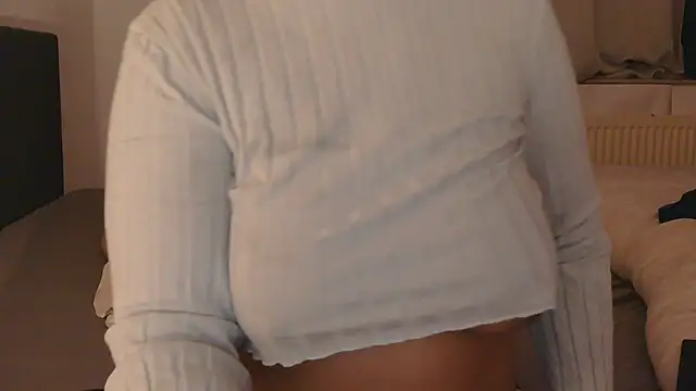 Snapshot of Popje94 chatting on February 2026 07:54:01 PM Popje94 online show from February 2026 07:54:01 PM