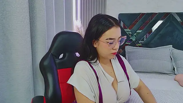 AmyTorres  online show from April 2026 03:34:01 PM