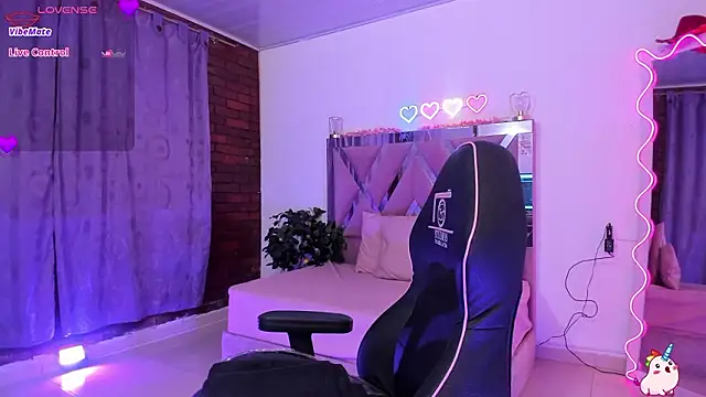 ZAYRA TAY online show from February 2026 11:53:02 AM