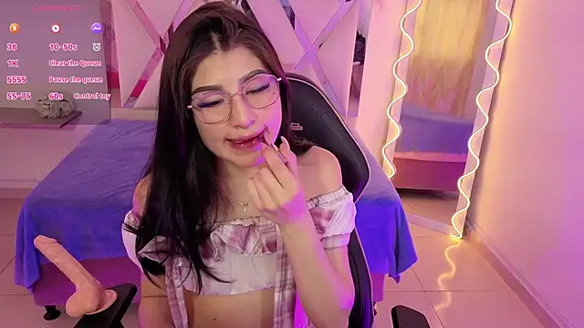 NEFTIS TAY online show from April 2026 07:18:01 PM