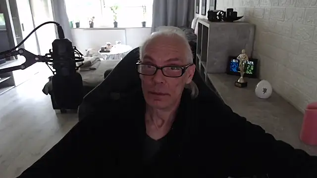 Snapshot of KoelnKoeln chatting on May 2026 03:50:01 PM KoelnKoeln online show from May 2026 03:50:01 PM