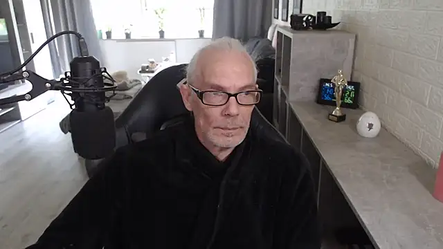 Snapshot of KoelnKoeln chatting on May 2026 02:57:01 PM KoelnKoeln online show from May 2026 02:57:01 PM