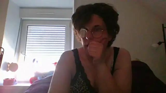 OIseauNoir88 online show from April 2026 03:56:01 PM