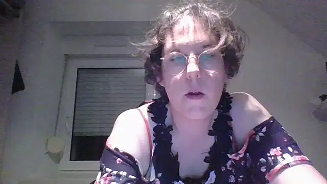 OIseauNoir88 online show from April 2026 07:08:01 PM