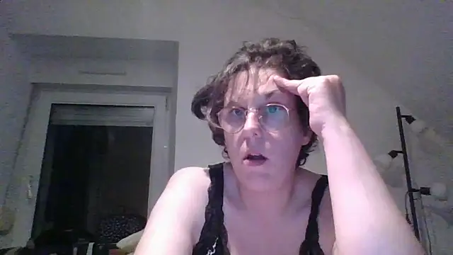 OIseauNoir88 online show from April 2026 07:15:02 PM