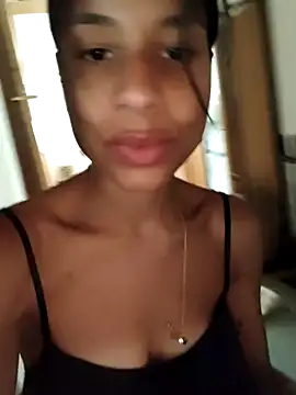 Snapshot of YaraEstelle chatting on June 2026 06:17:02 PM YaraEstelle online show from June 2026 06:17:02 PM