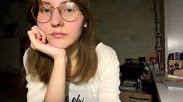 Snapshot of Miaaa_Moon chatting on February 2026 04:33:01 PM Miaaa Moon online show from February 2026 04:33:01 PM