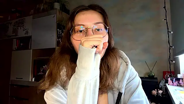 Snapshot of Miaaa_Moon chatting on March 2026 01:17:02 PM Miaaa Moon online show from March 2026 01:17:02 PM