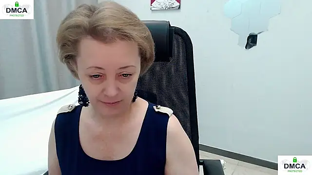 Snapshot of MONA_W chatting on May 2026 07:35:01 AM MONA W online show from May 2026 07:35:01 AM