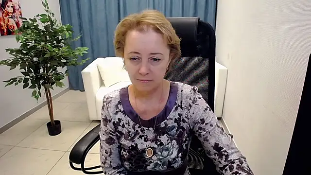 Snapshot of MONA_W chatting on June 2026 11:02:01 AM MONA W online show from June 2026 11:02:01 AM