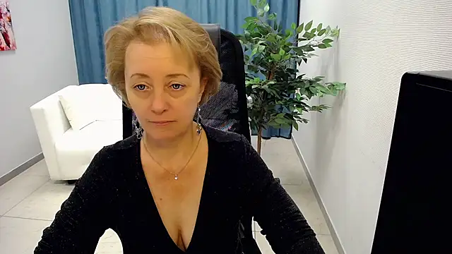 Snapshot of MONA_W chatting on June 2026 08:57:01 AM MONA W online show from June 2026 08:57:01 AM