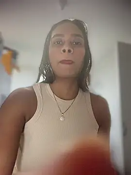 Snapshot of LunaHeat chatting on February 2026 05:50:01 PM LunaHeat online show from February 2026 05:50:01 PM