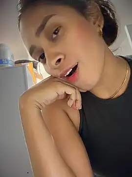 Snapshot of LunaHeat chatting on March 2026 05:41:01 PM LunaHeat online show from March 2026 05:41:01 PM