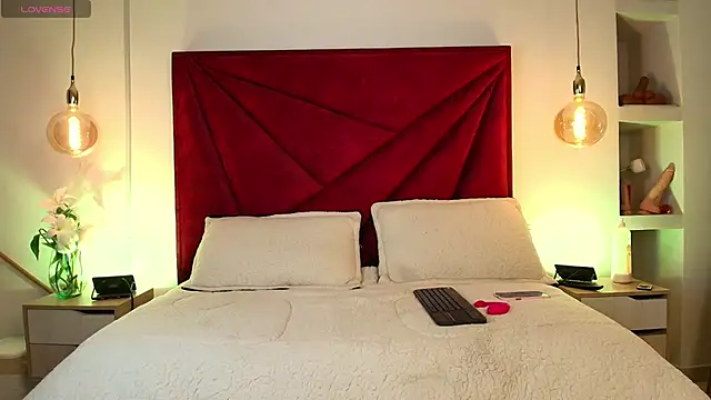 NahomiRoss online show from April 2026 12:41:02 PM