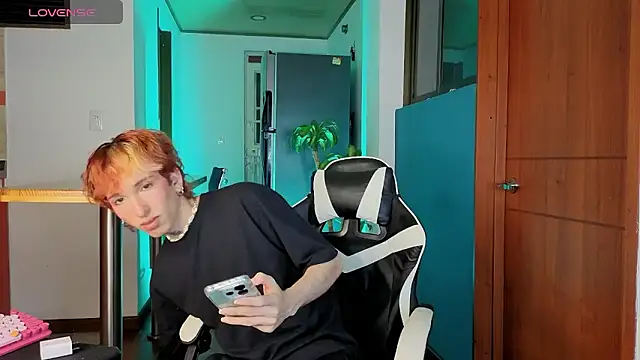 golden twink  online show from February 2026 06:29:02 AM