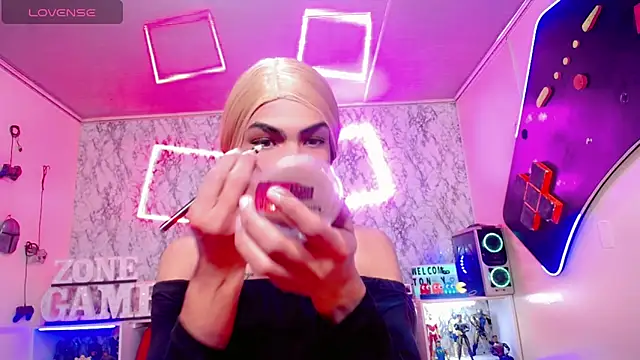 Snapshot of Karol_Vanessa__ chatting on May 2026 11:38:01 AM Karol Vanessa online show from May 2026 11:38:01 AM