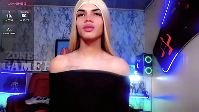Snapshot of Karol_Vanessa__ chatting on June 2026 11:34:02 AM Karol Vanessa online show from June 2026 11:34:02 AM