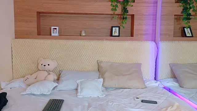 VioletBloomm online show from February 2026 11:29:01 AM