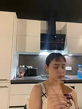 Just-Lilly online show from April 2026 05:23:01 AM