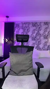 Mialarouse online show from April 2026 06:10:01 PM