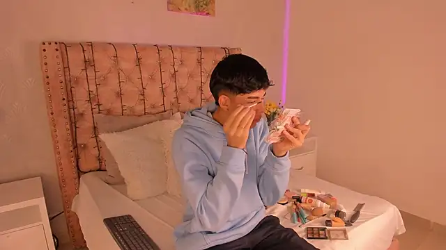 noah lewiss online show from March 2026 11:17:01 AM