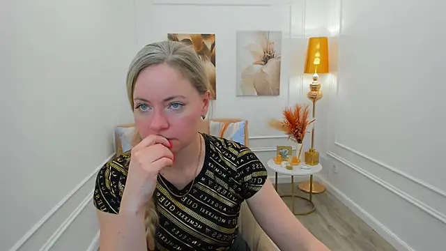 CharlotteKerti online show from April 2026 05:54:01 PM