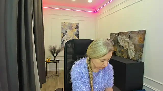 CharlotteKerti online show from April 2026 12:06:01 PM