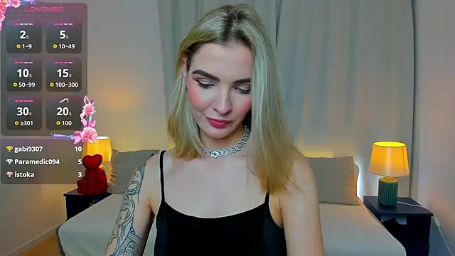 SinLuna  online show from February 2026 09:00:02 PM