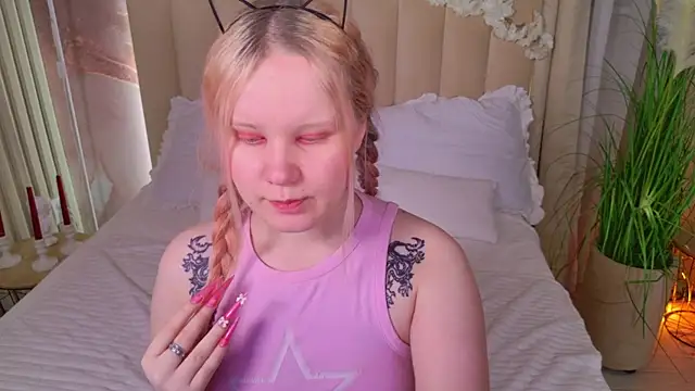 AnnieVibe online show from April 2026 05:39:02 PM