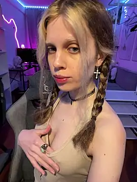 Snapshot of Maxine_gold chatting on May 2026 08:58:02 PM Maxine gold online show from May 2026 08:58:02 PM