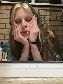 Snapshot of Maxine_gold chatting on July 2026 09:55:02 PM Maxine gold online show from July 2026 09:55:02 PM