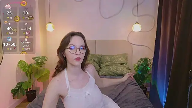 Crystal lovley online show from March 2026 11:01:01 PM