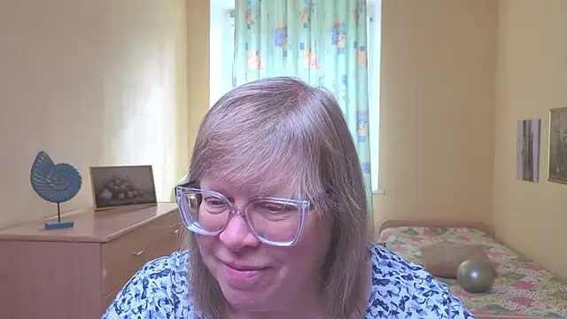 Emma Eclipsee online show from March 2026 10:32:01 AM