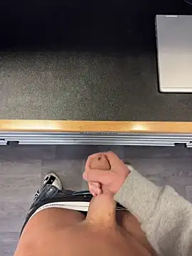 Robertocavall online show from February 2026 03:45:01 PM