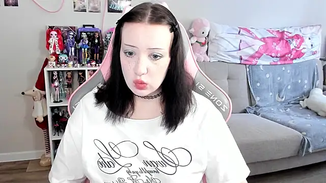 MollysLand online show from April 2026 09:40:02 AM