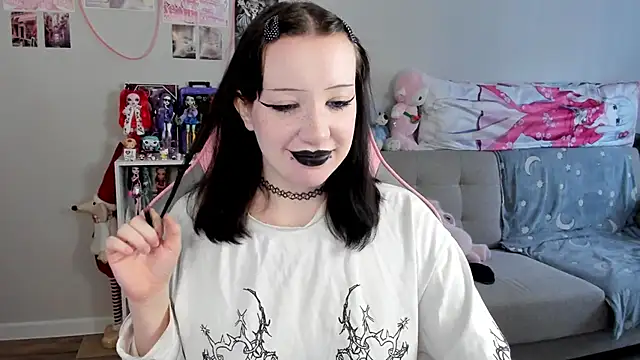 MollysLand online show from April 2026 11:02:01 AM