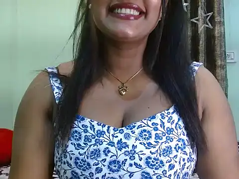 LIZNA 0 online show from April 2026 06:44:02 PM