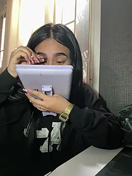 Sara Fernandez  online show from February 2026 01:55:01 PM