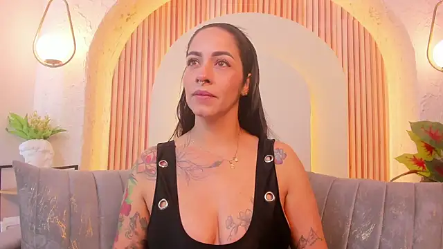 Snapshot of violet_scott_ chatting on February 2026 10:26:02 AM violet scott online show from February 2026 10:26:02 AM