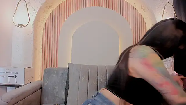 violet scott  online show from April 2026 10:26:01 AM