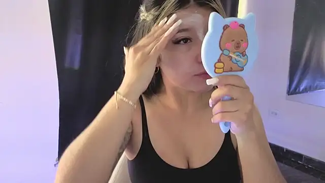 Dahiana Dmour  online show from March 2026 12:32:01 PM