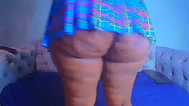 CreamyCurves online show from May 2026 06:09:01 PM