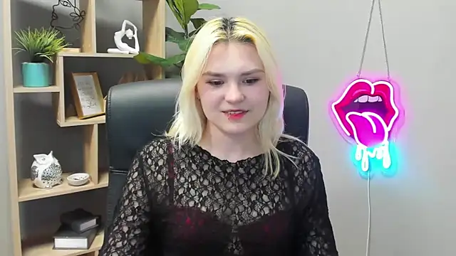 Snapshot of SweetLilyxo chatting on April 2026 12:29:02 PM SweetLilyxo online show from April 2026 12:29:02 PM