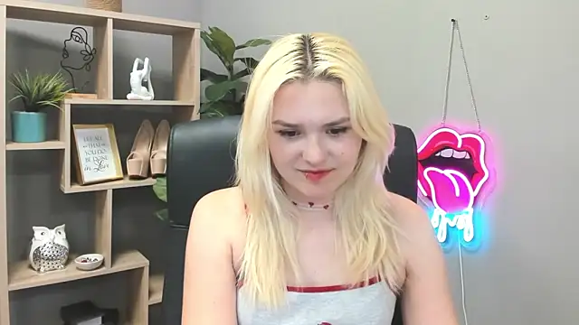 Snapshot of SweetLilyxo chatting on June 2026 01:35:02 PM SweetLilyxo online show from June 2026 01:35:02 PM
